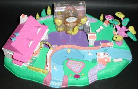 Polly Pocket Magical Movin' Pollyville