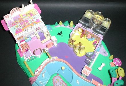 Polly Pocket Magical Movin' Pollyville